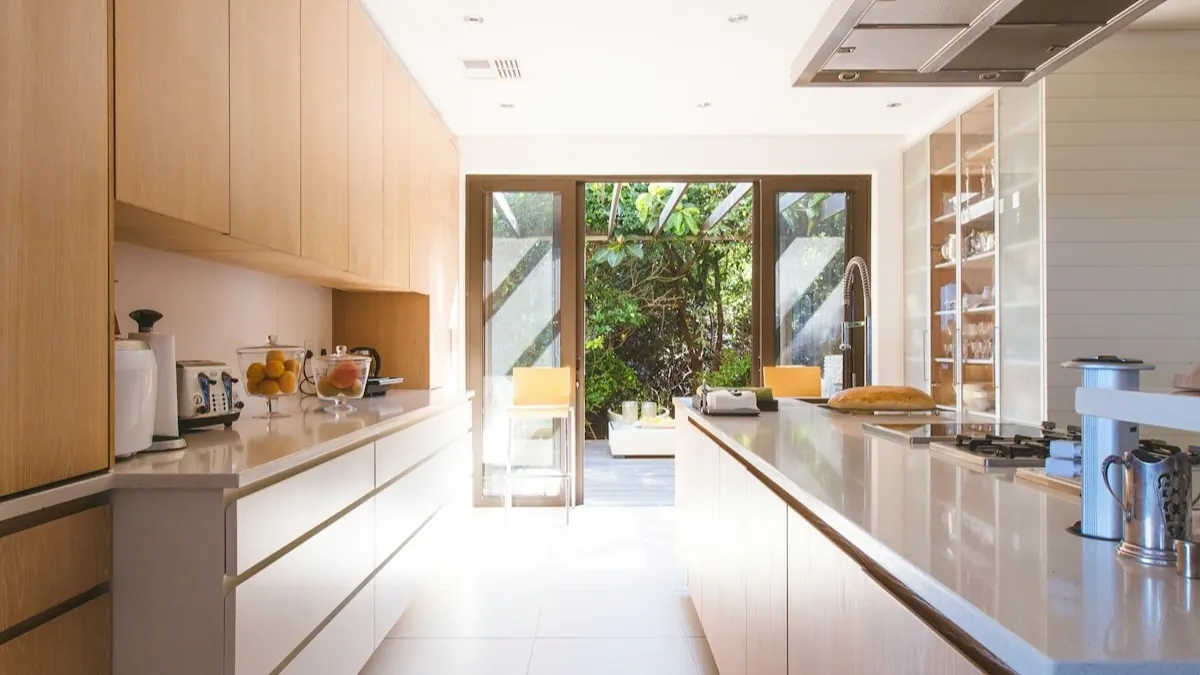 Kitchens & bathrooms by Hawk Builders in London